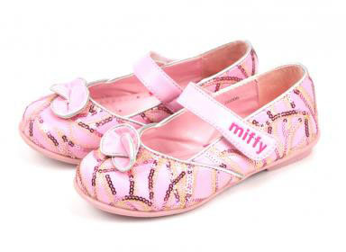 米菲童鞋檢測不合格被曝光-世界服裝鞋帽網(wǎng)-行業(yè)門戶.全國十佳電子商業(yè)行業(yè)門戶網(wǎng)站